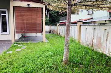 Taman Equine, 2 sty landed with 15ft extra land,