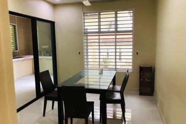 Taman Equine, 2 sty landed with 15ft extra land,