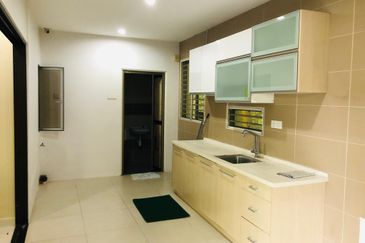 Taman Equine, 2 sty landed with 15ft extra land,