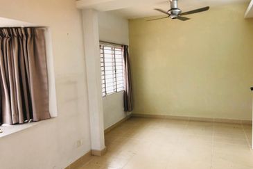 Taman Equine, 2 sty landed with 15ft extra land,