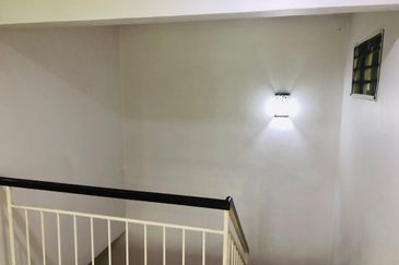 Taman Equine, 2 sty landed with 15ft extra land,