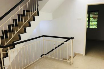 Taman Equine, 2 sty landed with 15ft extra land,