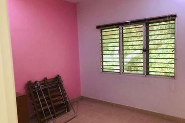 Taman Equine, 2 sty landed with 15ft extra land,