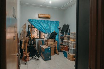 Bandar Nusaputra, Corner unit, Fully Renovated