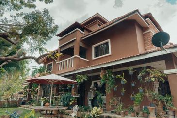 Bandar Nusaputra, Corner unit, Fully Renovated