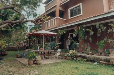 Bandar Nusaputra, Corner unit, Fully Renovated