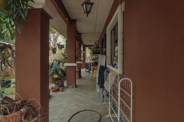 Bandar Nusaputra, Corner unit, Fully Renovated