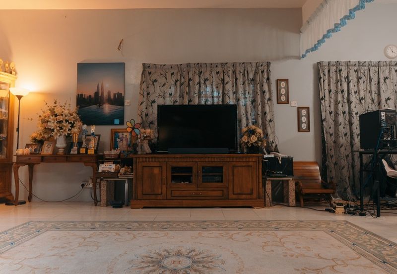 Bandar Nusaputra, Corner unit, Fully Renovated