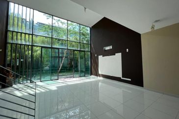 Taman Nusaputra Timur