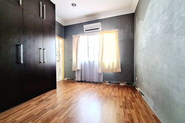 Taman Pinggiran Putra