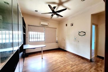 Taman Pinggiran Putra