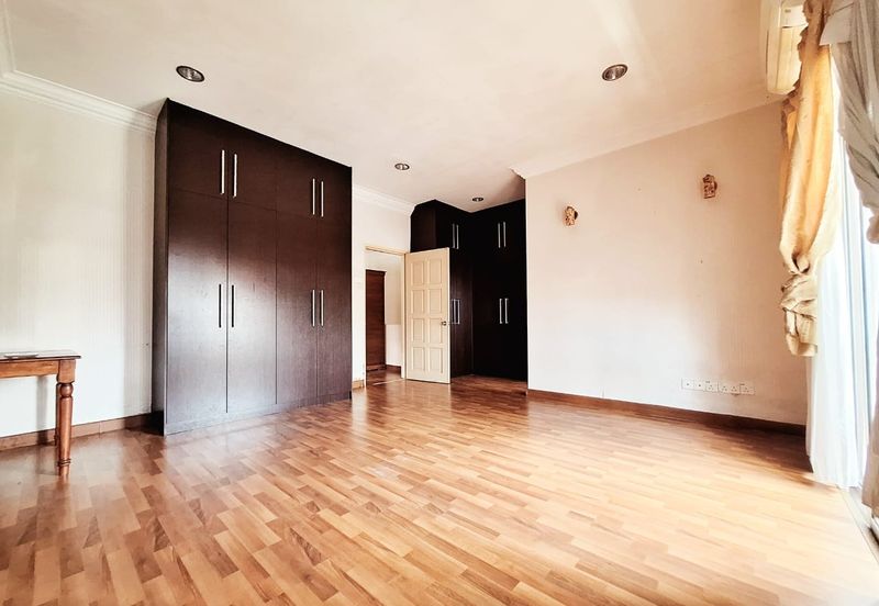 Taman Pinggiran Putra