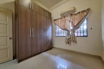 Taman Pinggiran Putra