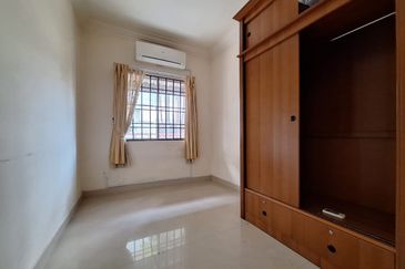 Taman Pinggiran Putra