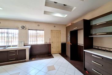 Taman Pinggiran Putra