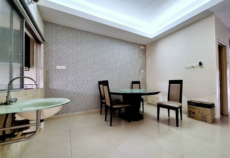 Taman Pinggiran Putra