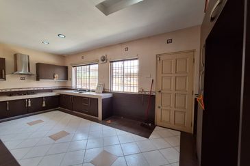 Taman Pinggiran Putra