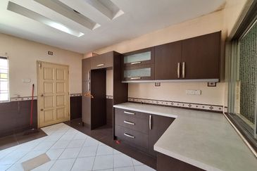 Taman Pinggiran Putra