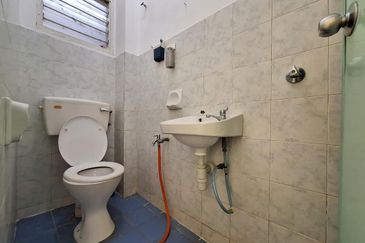 Taman Pinggiran Putra