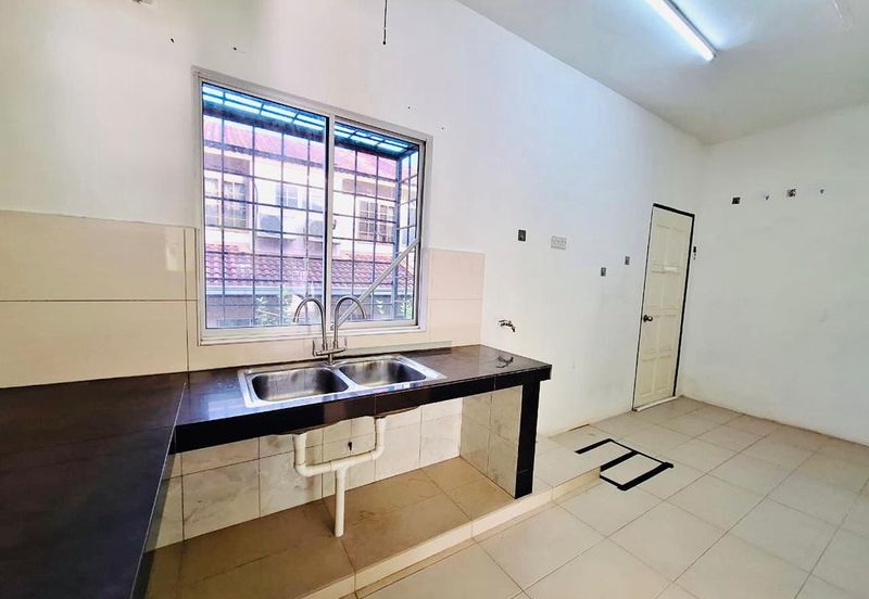 Taman Pinggiran Putra