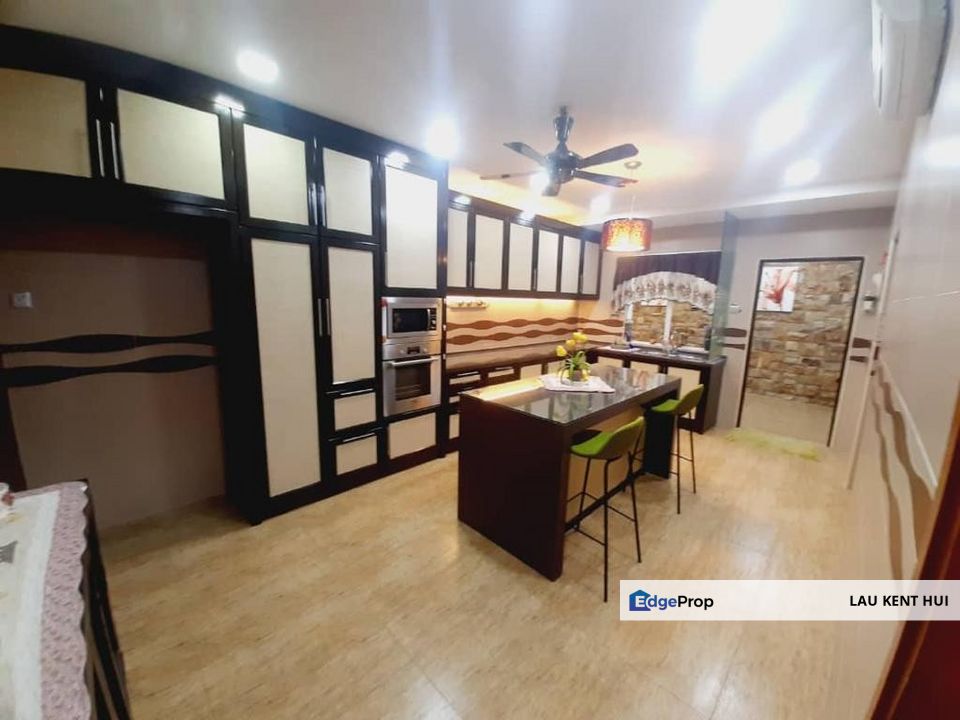 Sun Garden Villa @ Taman Bukit Serdang Seri Kembangan Selangor Bungalow Nice Fully Renovated Unit Move in Condition Tip Top Quality Must View, Selangor, Seri Kembangan