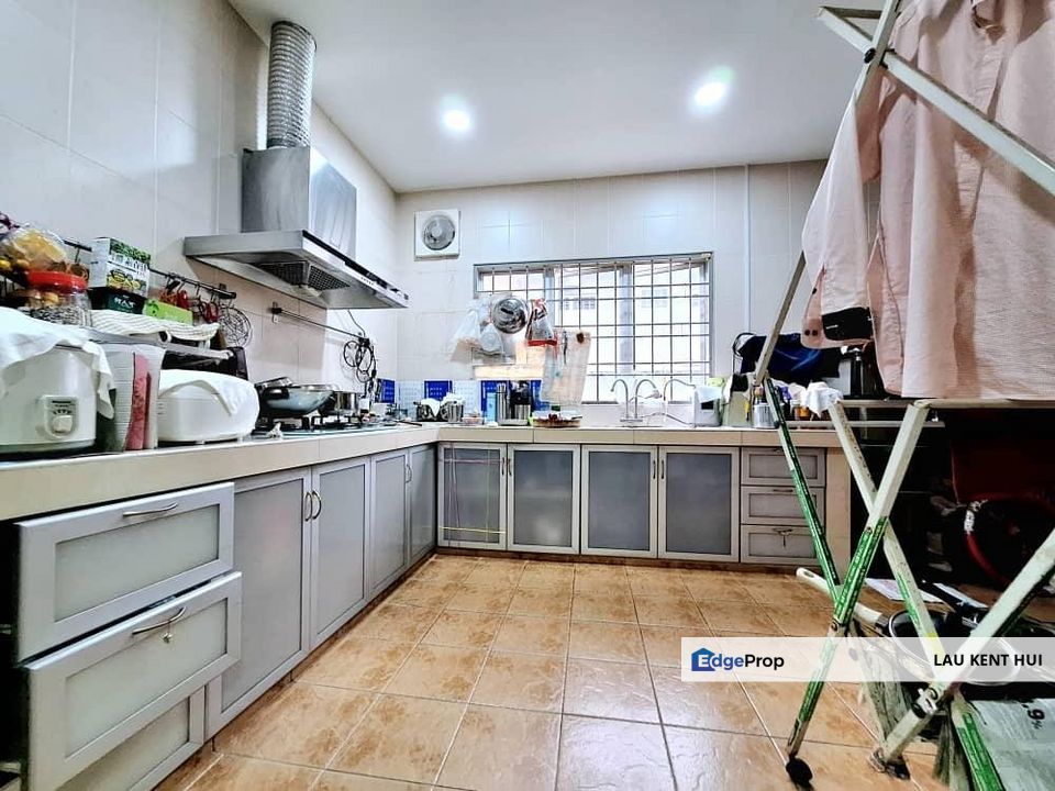 Pusat Bandar Putra Permai Seri Kembangan Selangor Fully Renovated W Approval 2 Sty Landed Gated Guarded 22X 70 Near Nsk MRT, Selangor, Seri Kembangan