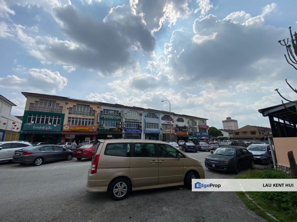 Bandar Puchong Jaya Jalan Merak 3 2 Sty Corner with Kitchen Fully Extended , Selangor, Puchong