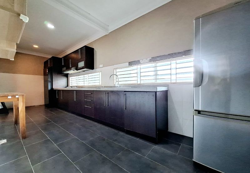 Taman Pinggiran Putra