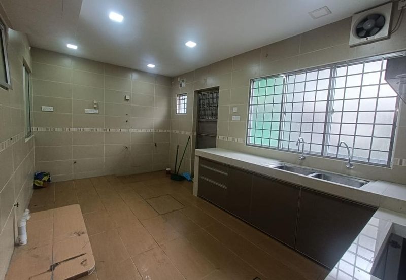 Taman Pinggiran Putra