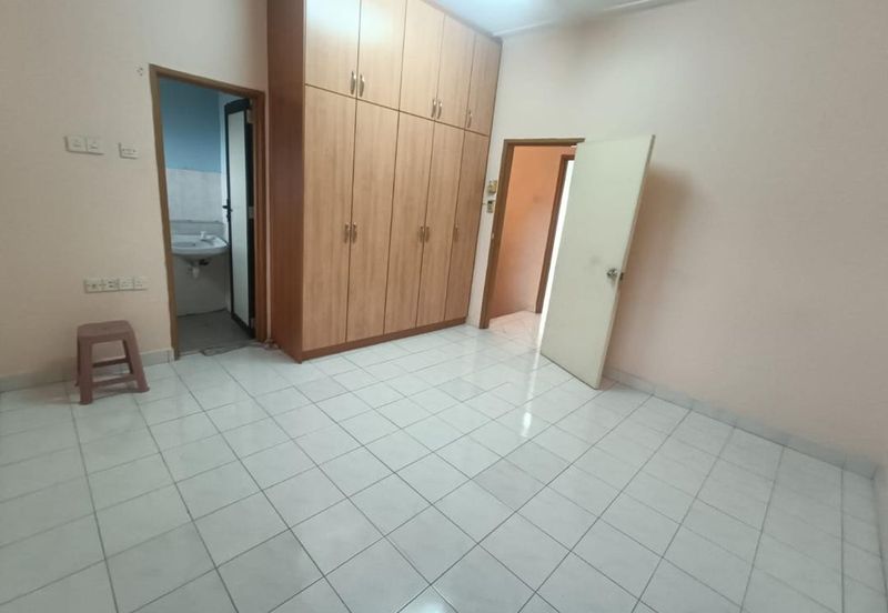 Taman Pinggiran Putra