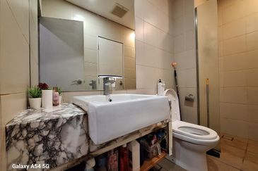 I Residence @ I City