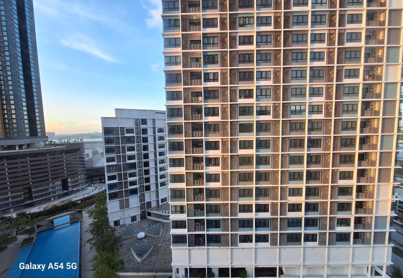 I Residence @ I City