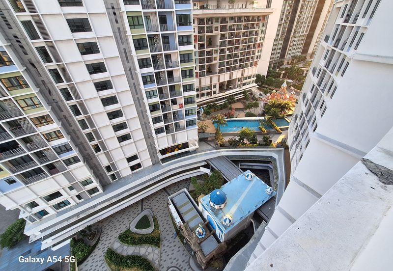 I Residence @ I City