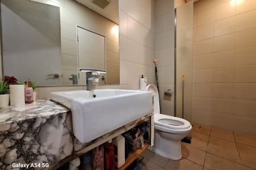 I Residence @ I City