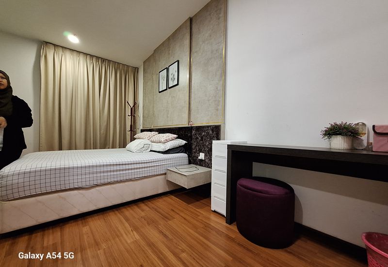 I Residence @ I City