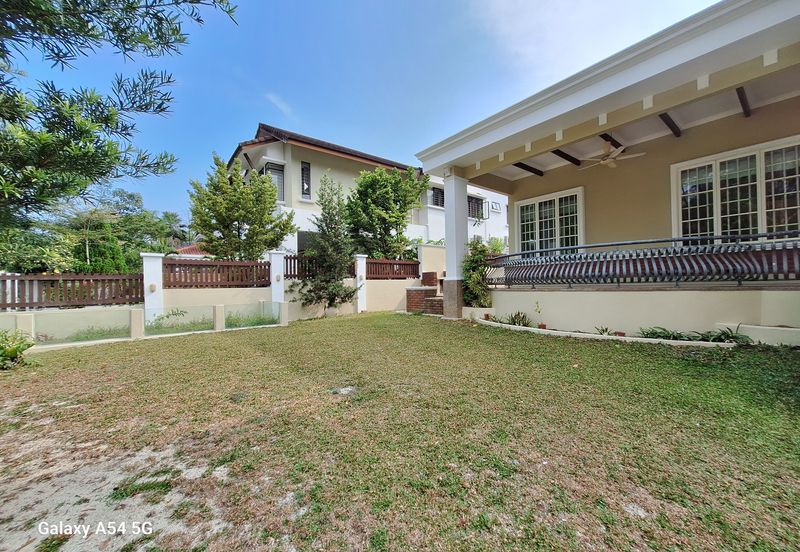 Jalan Equine, Taman Equine