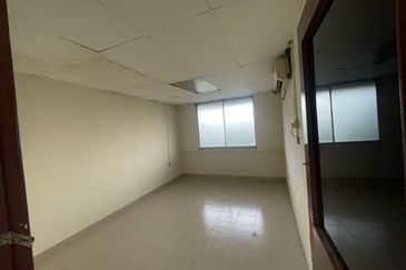 2 storey Freehold shop SS3 with 3 lanes parking space@ Petaling Jaya, Selangor