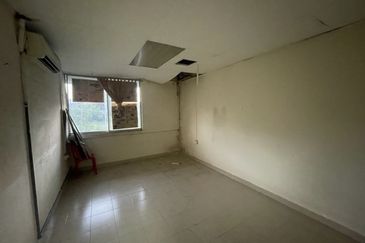 2 storey Freehold shop SS3 with 3 lanes parking space@ Petaling Jaya, Selangor