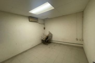 2 storey Freehold shop SS3 with 3 lanes parking space@ Petaling Jaya, Selangor