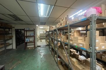 2 storey Freehold shop SS3 with 3 lanes parking space@ Petaling Jaya, Selangor