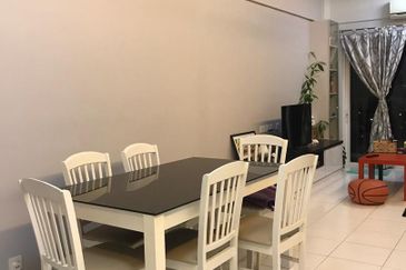 First Residence (Residensi Unggul)