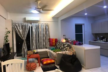 First Residence (Residensi Unggul)