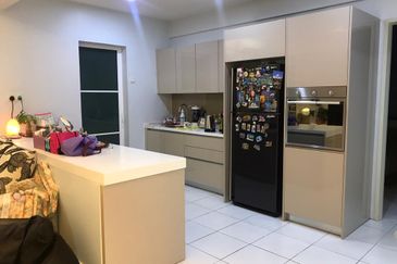 First Residence (Residensi Unggul)