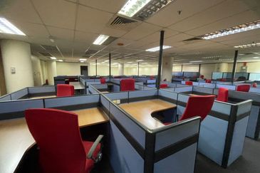 Fullyfurnished Office 2mins walk to MRT for rent 