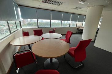 Fullyfurnished Office 2mins walk to MRT for rent 