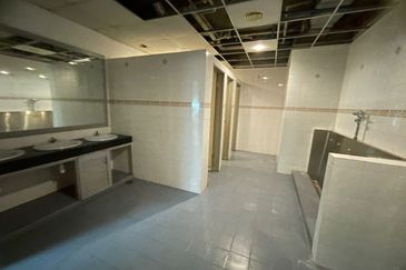 Partly furnished Office For rent 2mins walk to ＭＲＴ