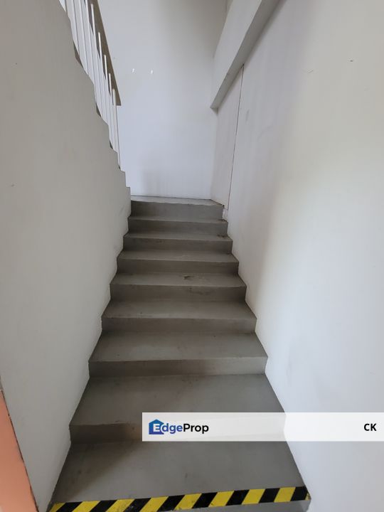 Facing Main Road Showroom cum Warehouse For Rent at Selayang , Selangor, Selayang