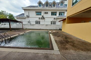 Taman Ampang HIlir / Taman U Thant / Kuala Lumpur 3 storey bungalow with lift 