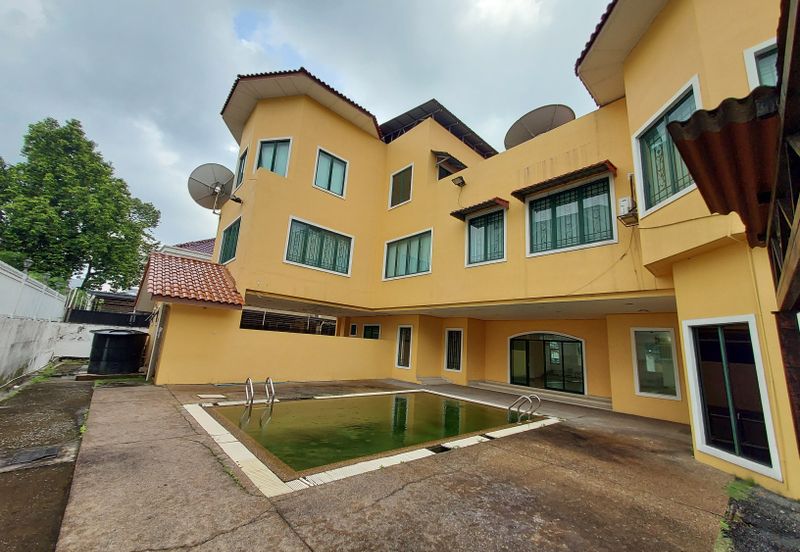 Taman Ampang HIlir / Taman U Thant / Kuala Lumpur 3 storey bungalow with lift 