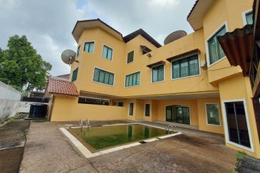 Taman Ampang HIlir / Taman U Thant / Kuala Lumpur 3 storey bungalow with lift 